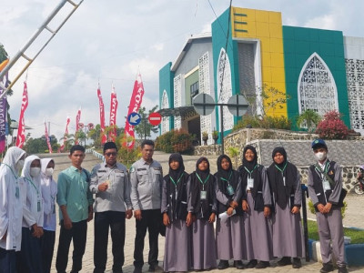 Kontingen MTsN 1 Wakatobi, pada Event Olimpiade Sains I-Smart Competitions 2023 di MAN IC Kendari